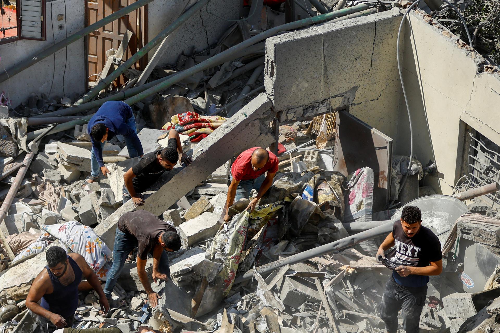 Izrael sľubuje humanitárnu zónu na juhu Pásma Gazy. Ešte v utorok ho bombardoval