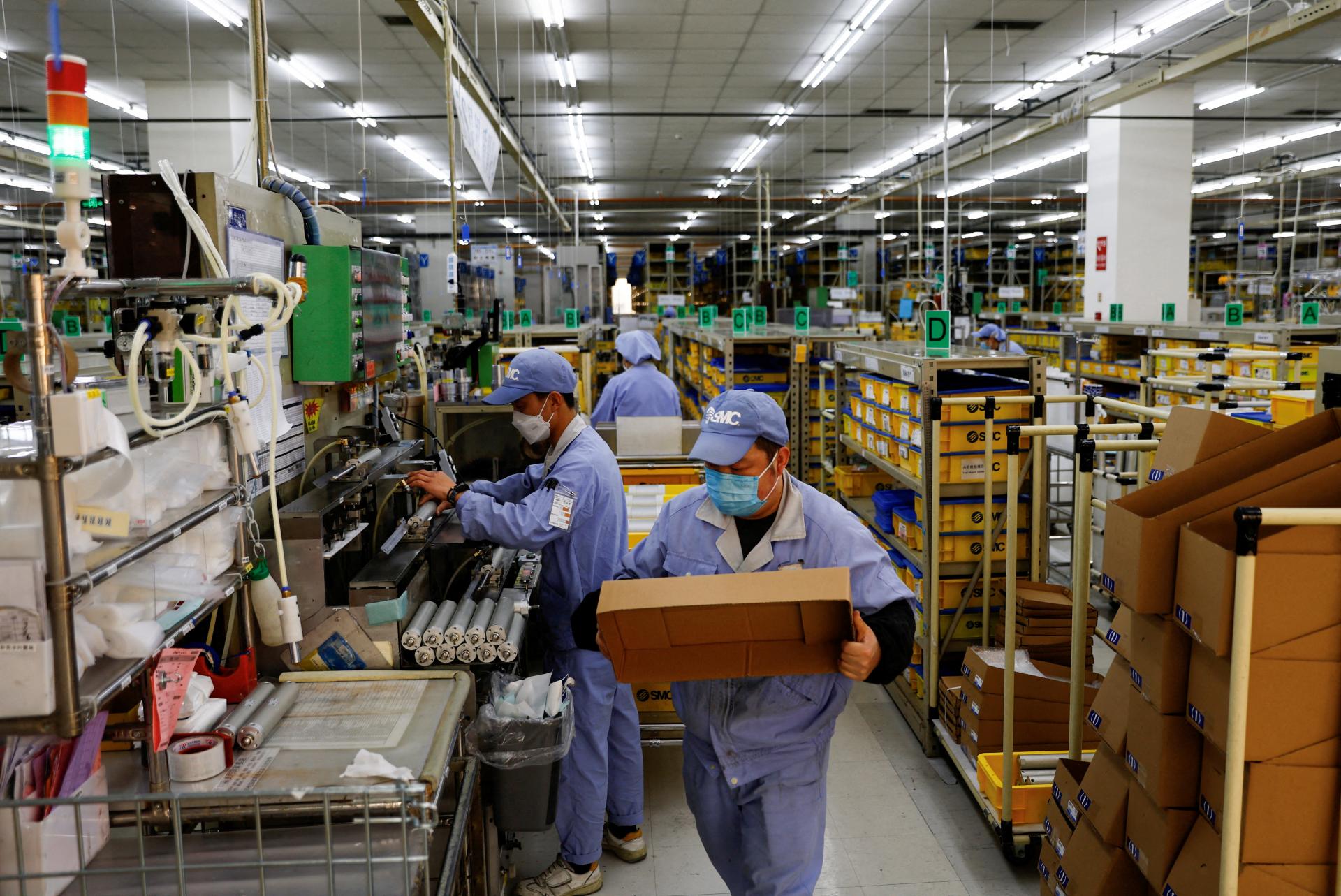 Čínsky maloobchod aj priemyselná produkcia vzrástli nad očakávania ekonómov