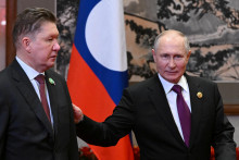 Ruský prezident Vladimir Putin and šéf Gazpromu Alexej Miller v čínskom Pekingu. FOTO: REUTERS