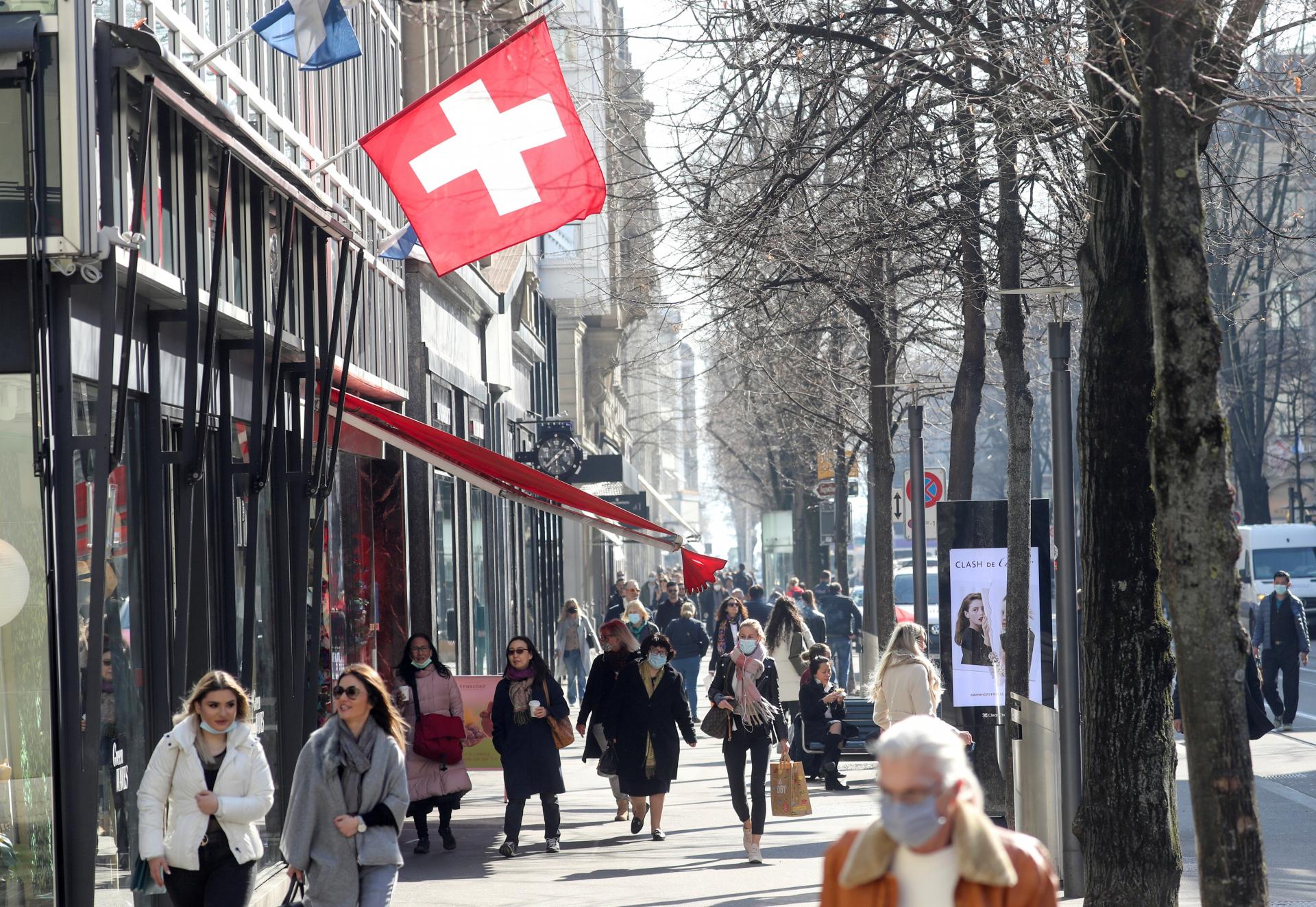 Obchodný prebytok Švajčiarska prudko vzrástol, ožil export