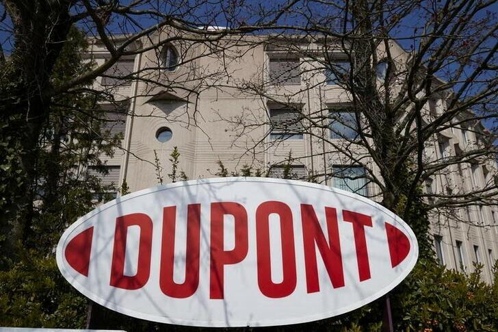 Holandsko vyšetruje americkú firmu DuPont, mala dlhoročne znečisťovať životné prostredie večnými chemikáliami