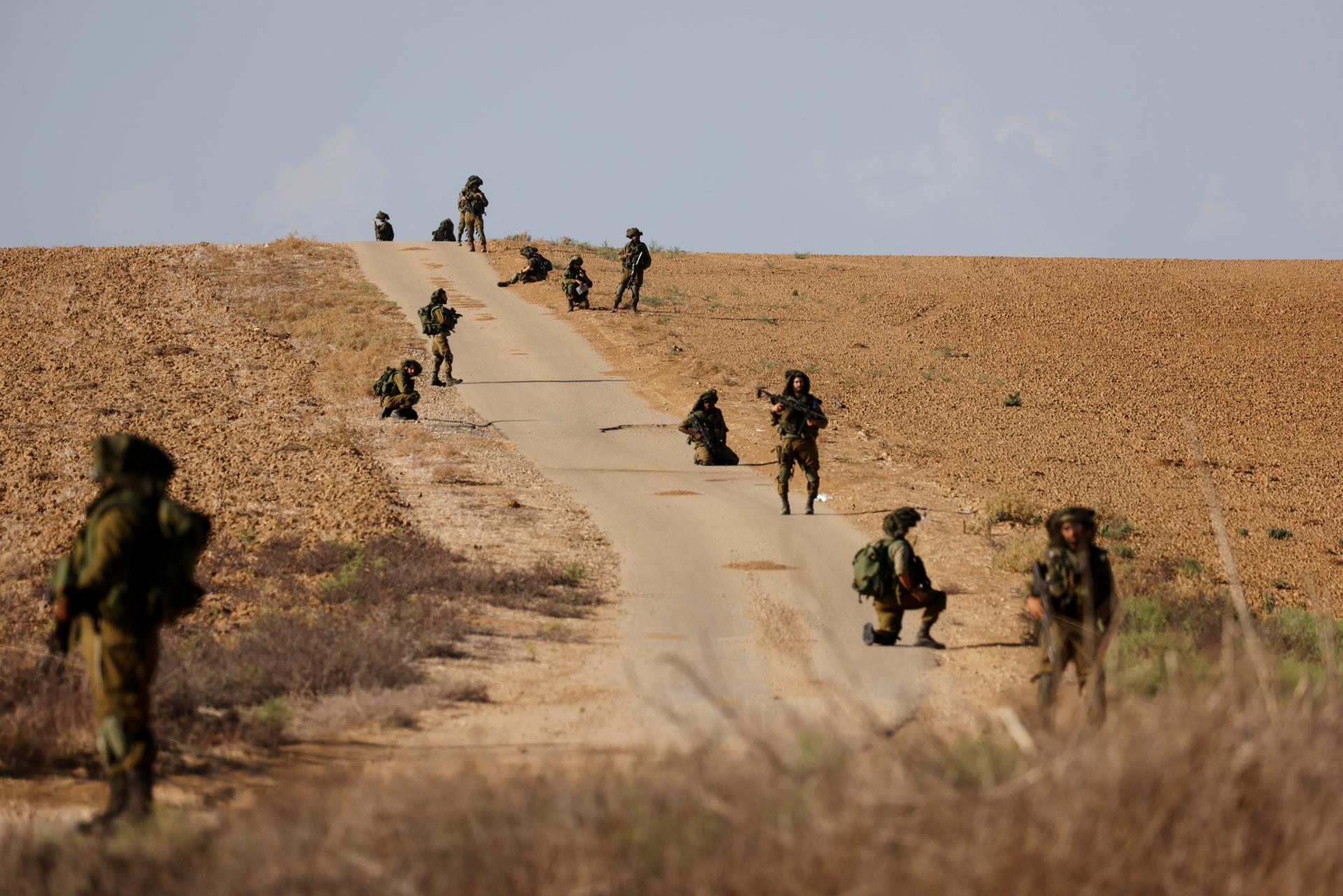 Izraelské ostreľovanie Pásma Gazy zabilo podľa palestínskych úradov už 3785 ľudí, kríza sa zhoršuje