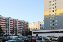 Bytové družstvo Petržalka zverejňuje zoznam voľných nebytových priestorov. Aktuálne je ich celkovo 26. FOTO: HN/Archív