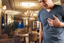 Muž v drahej reštaurácii predstieral infarkt, aby sa vyhol plateniu