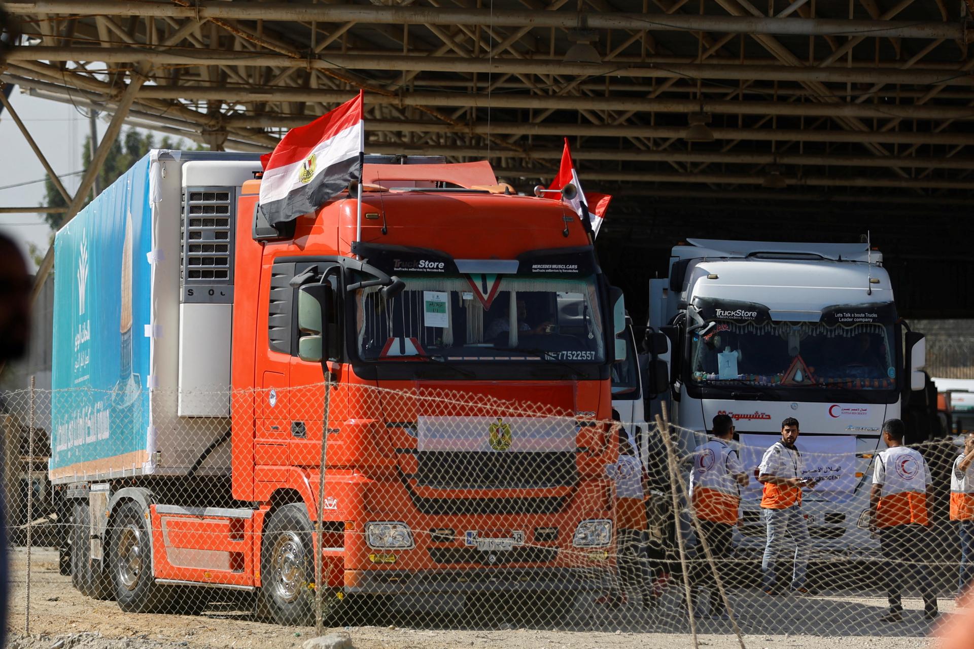 Cez prechod Rafáh začína z Egypta prúdiť humanitárna pomoc do pásma Gazy