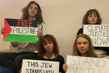 Greta Thunbergová symbolicky podporila Palestínčanov v Gaze.
