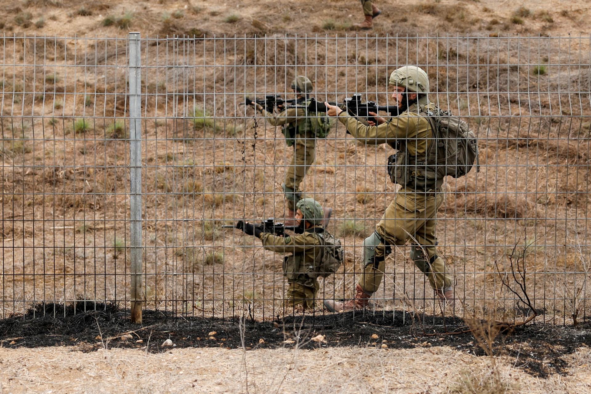 Jeden izraelský vojak zahynul a traja boli zranení pri razii v Pásme Gazy