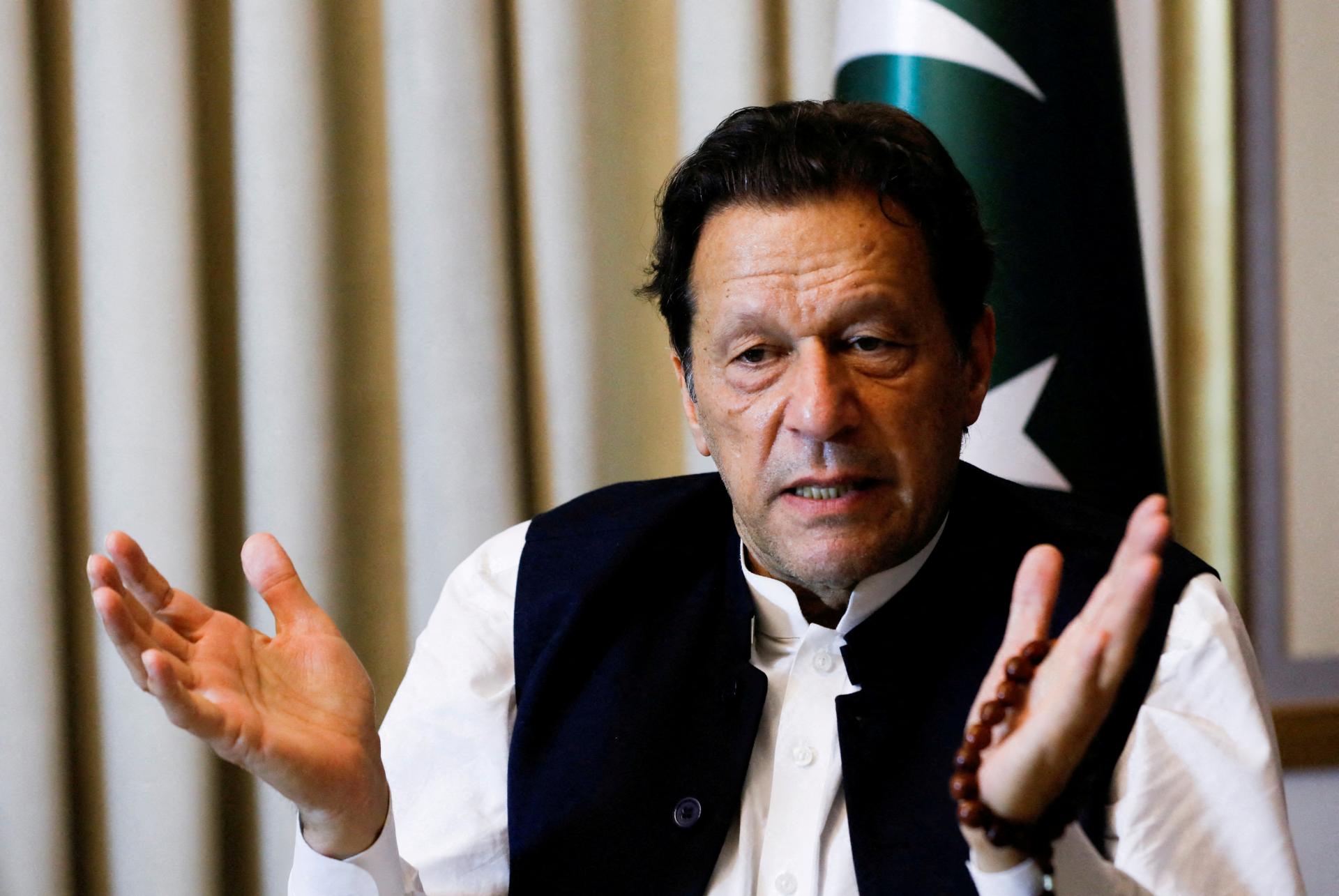 Pakistanského expremiéra Chána obvinili zo zverejnenia tajných dokumentov