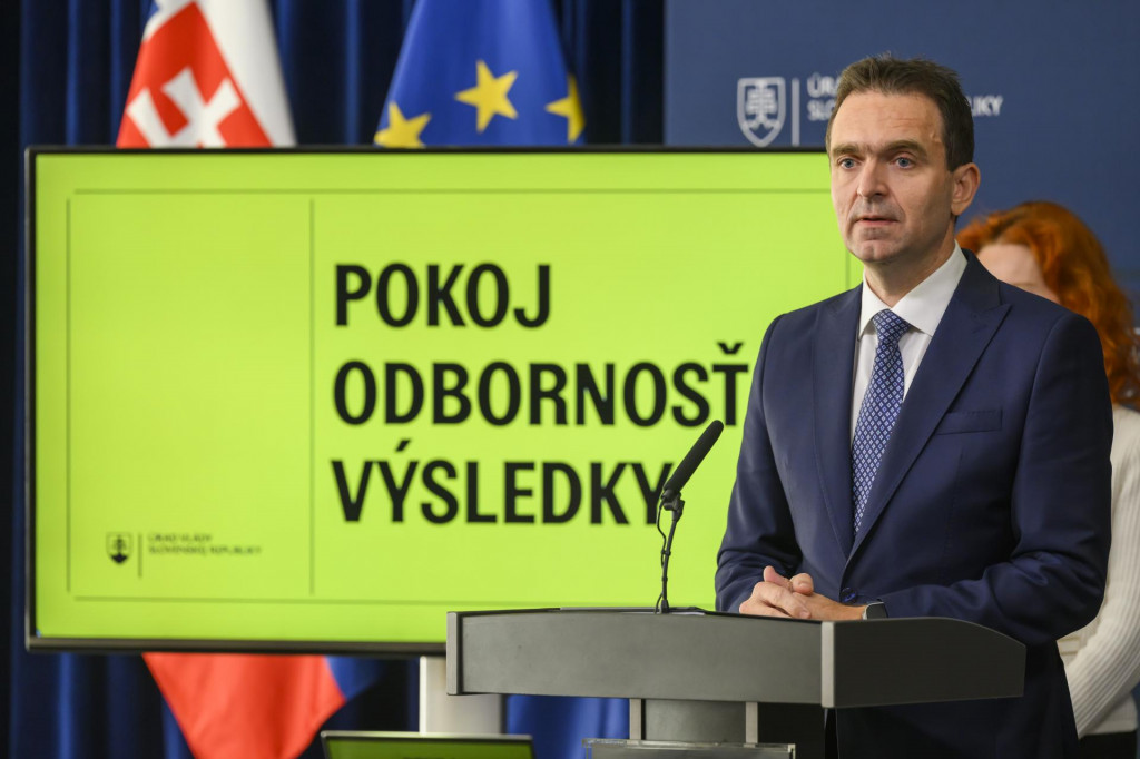 Dočasná vláda zasadala 21-krát. Na záver pripravila Návod pre úspešné Slovensko. FOTO: TASR/J. Novák