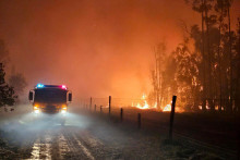 Lesný požiar vo východoaustrálskom štáte Queensland. FOTO: Reuters