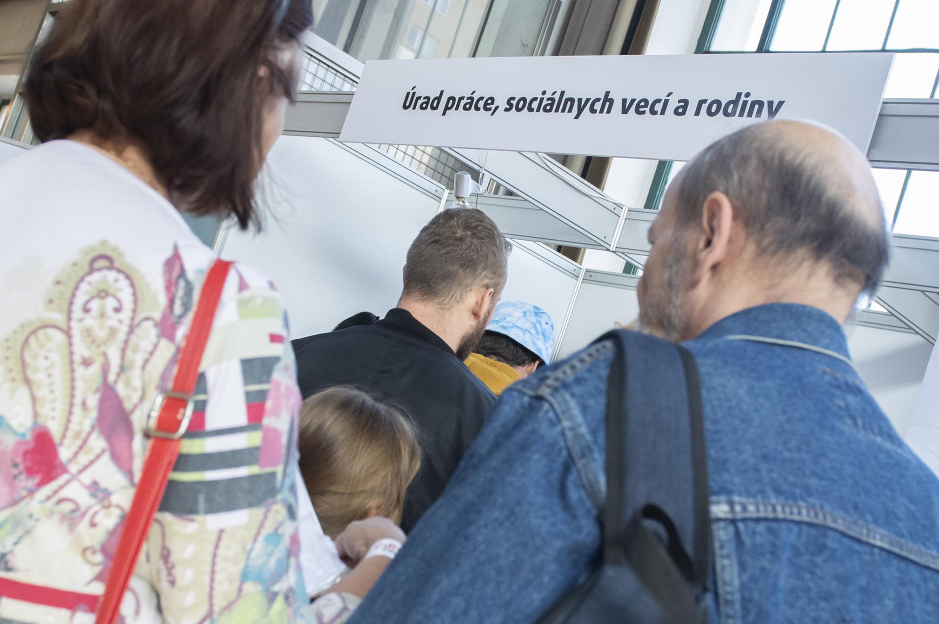 Migranti na trhu práce môžu pomôcť slovenskej ekonomike, tvrdí analytik
