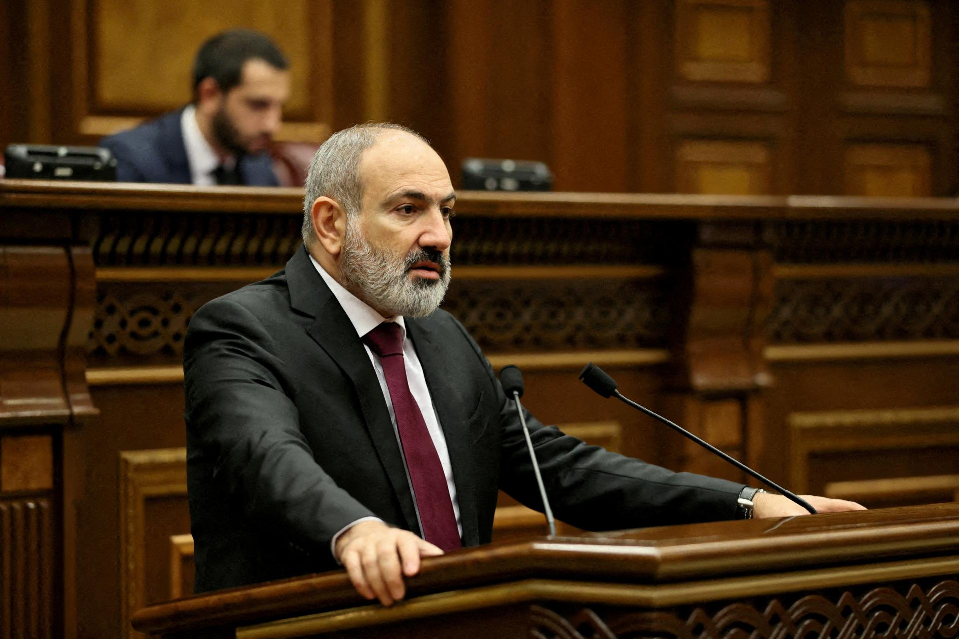 Arménsky premiér nevidí žiadny úžitok v zachovaní ruských základní. Kremeľ chce vysvetlenie