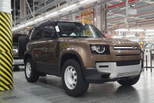 Model automobilu Land Rover Defender, ktorý bol dokončený vo výrobnom závode v Nitre. FOTO: TASR/J. Bublinec