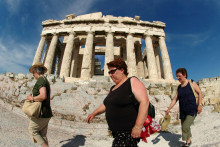 Akropola privíta počas roka tisíce turistov z celého sveta. FOTO: TASR/R. Stoklasa