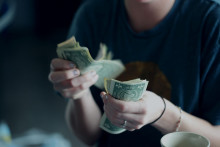 Asi 9 z 10 sporiteľov odkladá peniaze bokom pre prípady núdze či ako rezervu. FOTO: Unspash