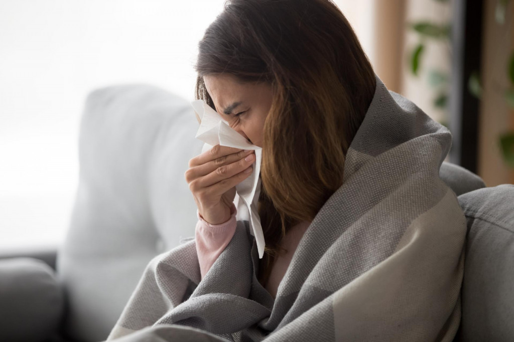 Dôležité je tiež pripomenúť, že chrípka nie je totožná s prechladnutím, aj keď na začiatku dokáže poriadne zmiasť, a preto sa často jedno zamieňa za druhé. FOTO: Shutterstock