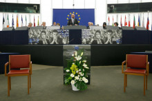 Cenu Európskej únie za ľudské práva a slobodu myslenia získali v roku 2012 Nasrín Sotudíová a Džafar Panahí, ktorí sú zobrazení na ilustrácii v Európskom parlamente. FOTO: REUTERS