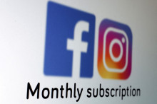 Logá sociálnych sietí Facebook a Instagram. FOTO: Reuters
