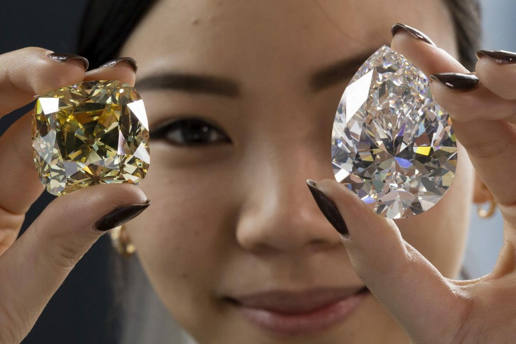 Napríklad cena diamantov sa odvíja od ich hodnotenia. FOTO: TASR