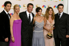 David Schwimmer, Lisa Kudrowová, Matthew Perry, Courteney Coxová, Jennifer Anistonová and Matt LeBlanc zo seriálu Priatelia. FOTO: Reuters