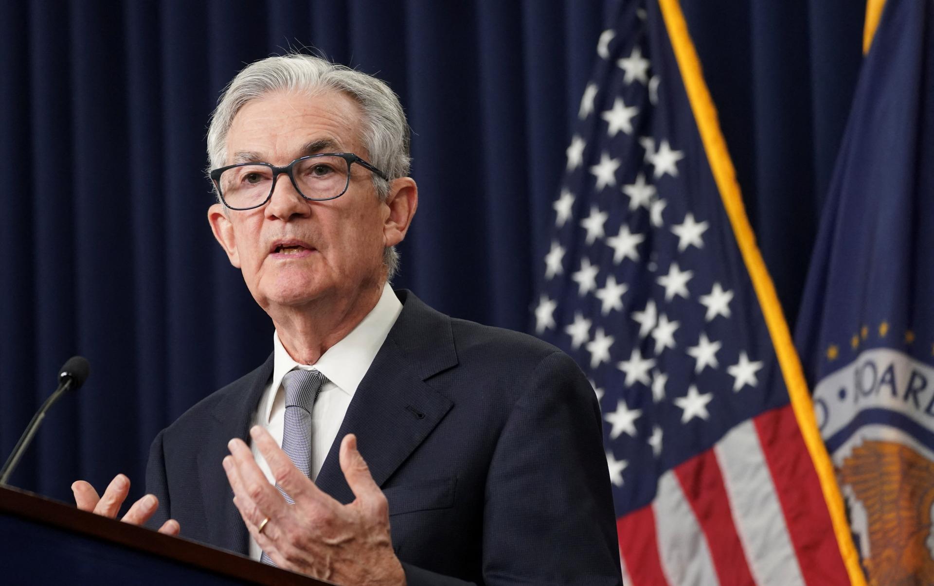 Infláciu sme ešte definitívne neporazili, odkazuje šéf Fedu Powell