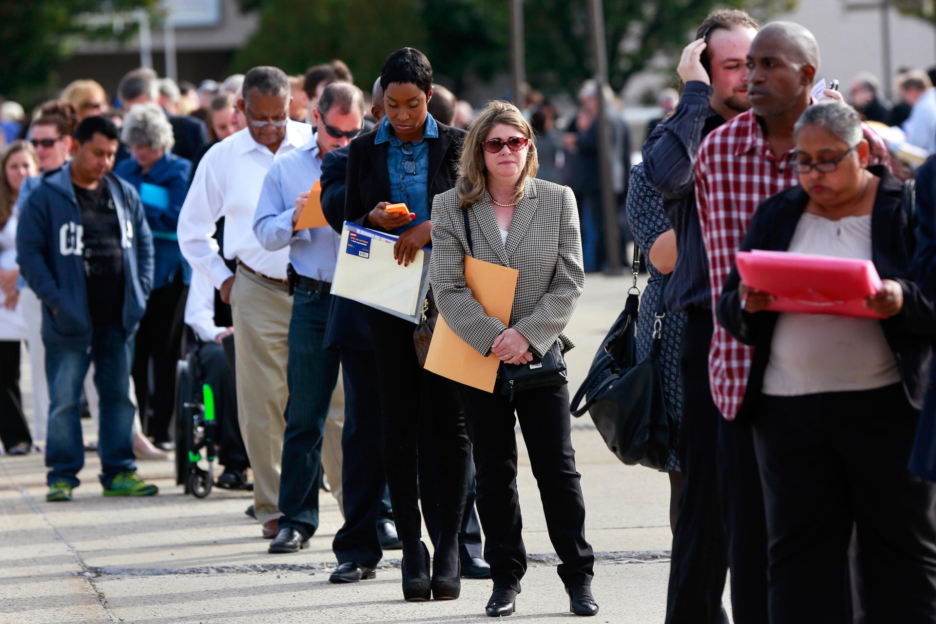 Počet prvých žiadostí o podporu v nezamestnanosti v Spojených štátoch nečakane vzrástol