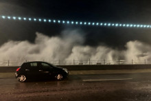 Vlny pri meste Penzance v britskej južnej oblasti Cornwall spôsobené búrkou Ciarán. FOTO: REUTERS