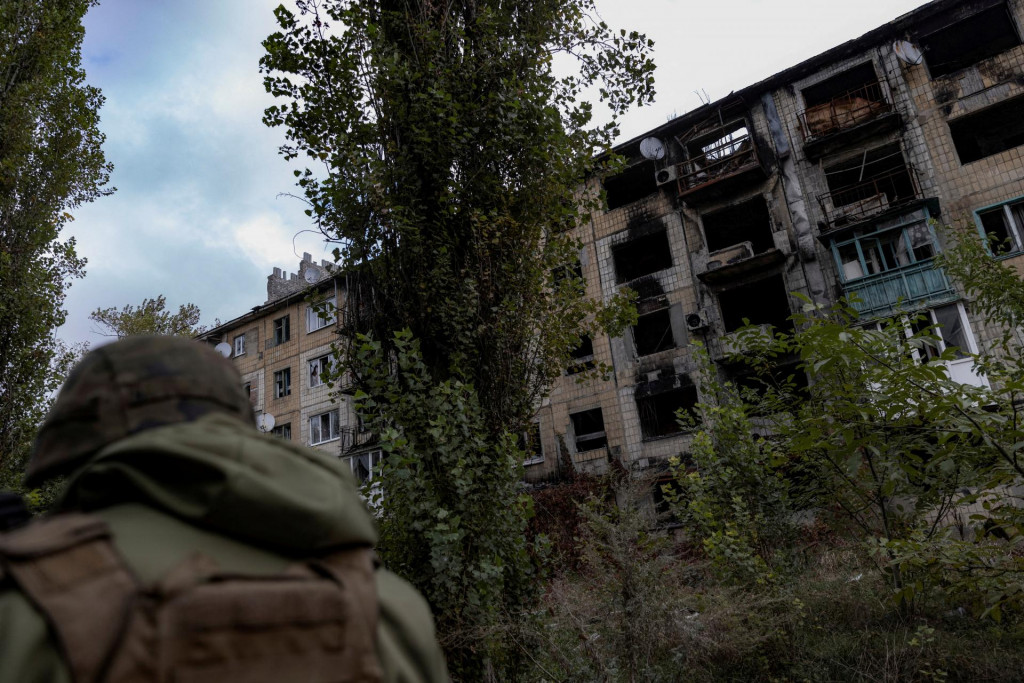 Poškodená obytná budova v ukrajinskom meste Avdijivka. FOTO: Reuters