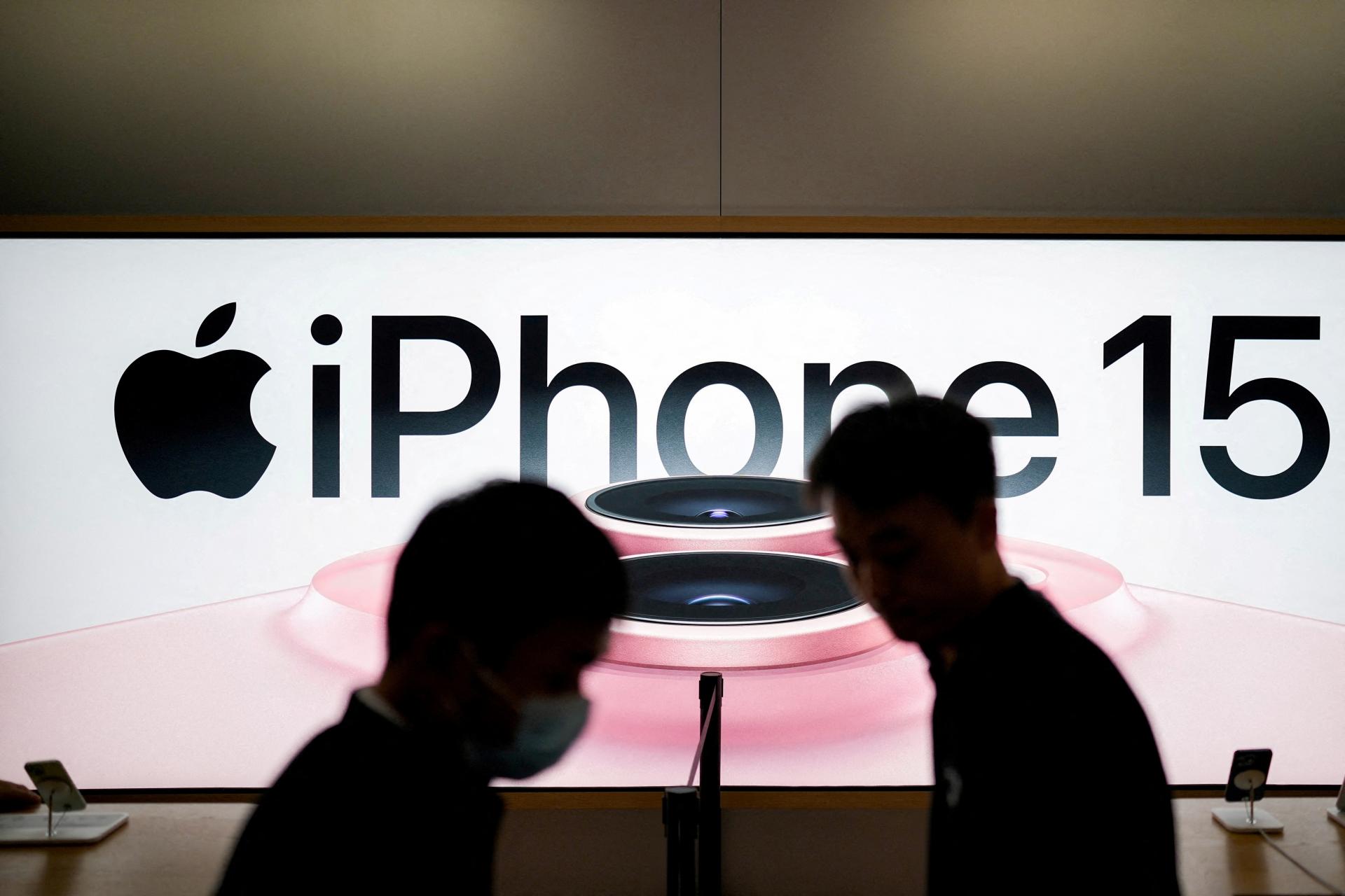 Apple konečne potiahla jeho vlajková loď. Firme z Kalifornie vyniesli iPhony rekordne vysoké tržby