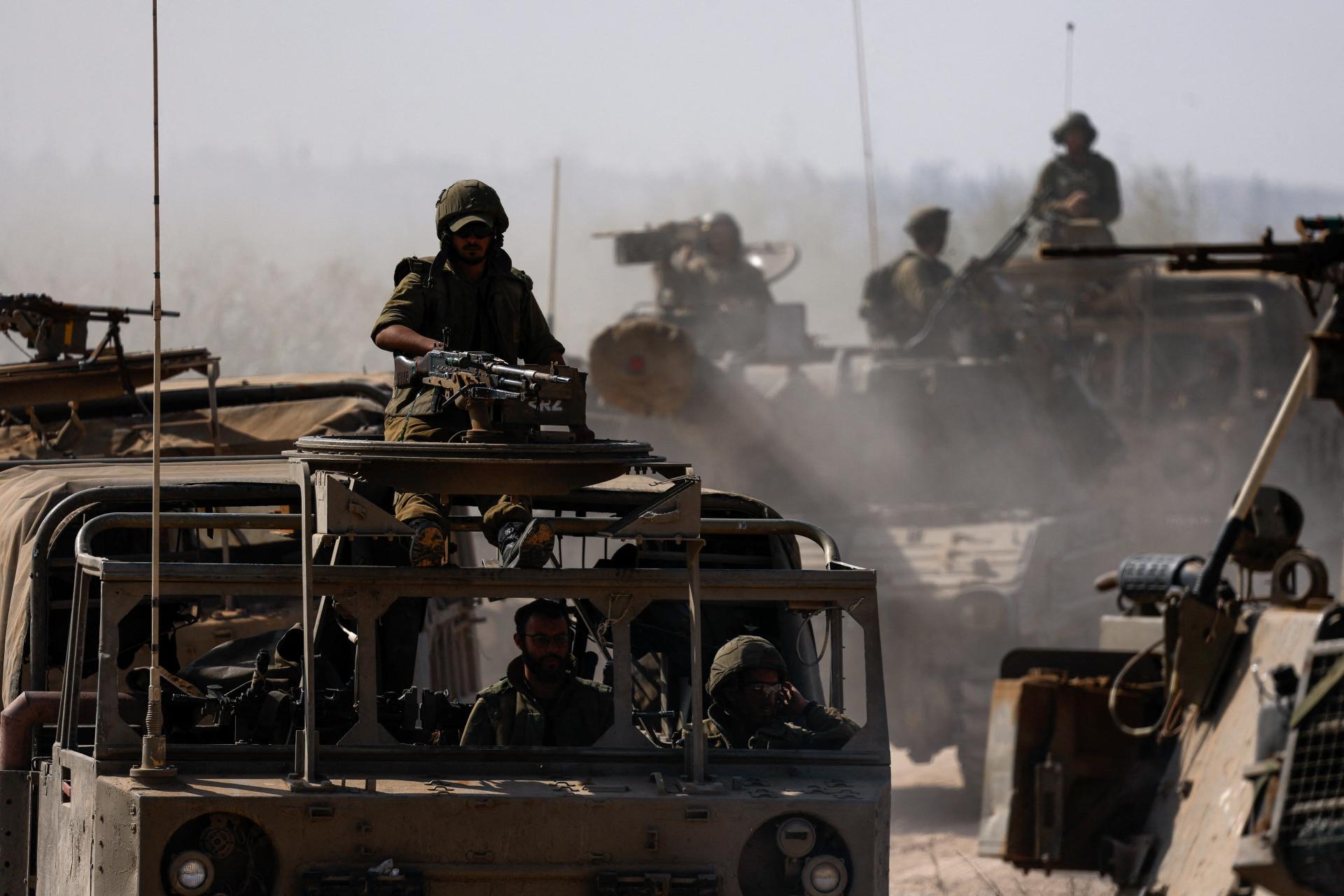 Izraelská armáda podľa úradov v Gaze zasiahla sanitky pred nemocnicou, pripravovali sa na prevoz zranených