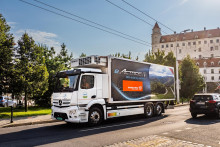 Gebrüder Weiss testuje nákladné vozidlá s nízkymi emisiami. Na obrázku elektro nákladné auto.