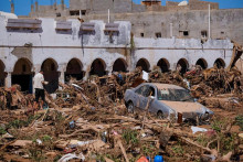 Následky pretrhnutých priehrad v líbyjskom meste Derna. FOTO: REUTERS