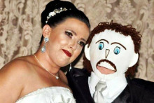 Meirivone Rocha Moraes sa vydala za handrovú bábiku