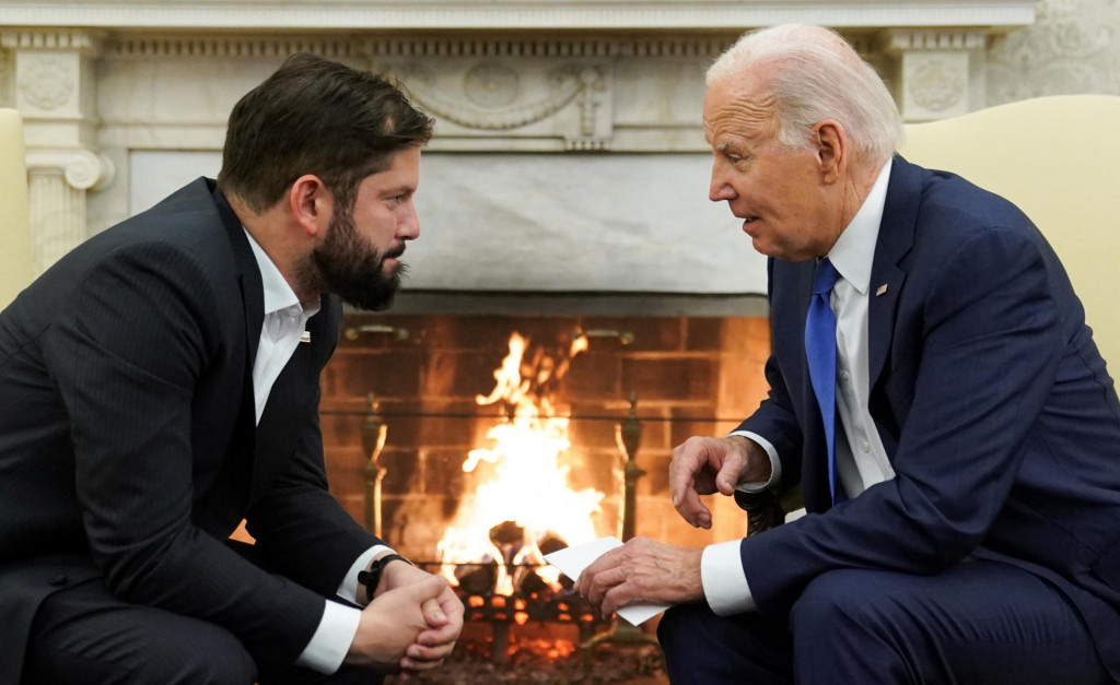 Prezident USA Joe Biden na stretnutí s prezidentom Čile Gabrielom Boricom vo Washingtone 2. novembra 2023. FOTO: REUTERS/Kevin Lamarque