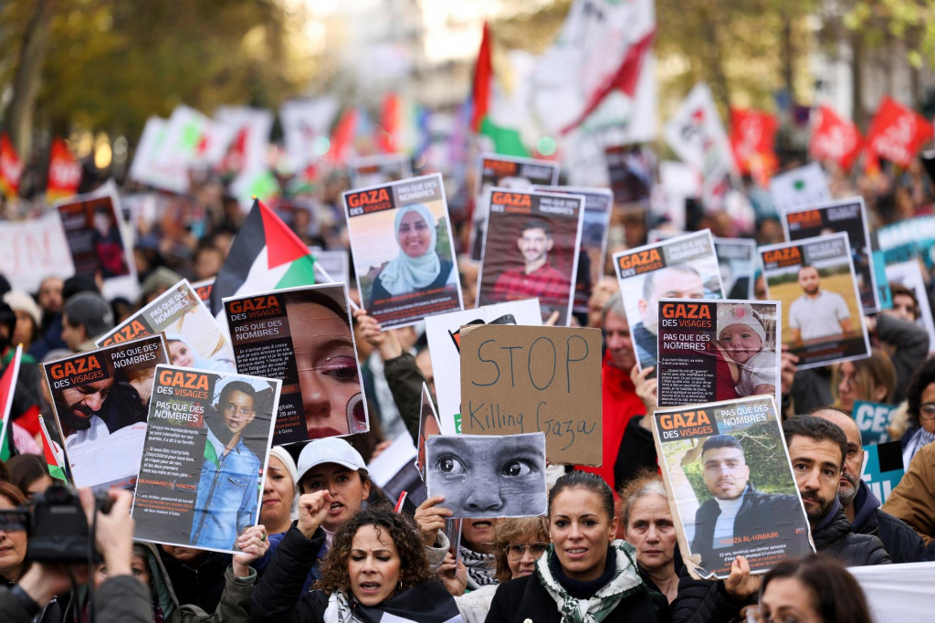 Propalestínska demonštrácia v Paríži. FOTO: Reuters