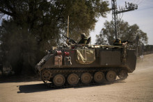 Izraelská armáda sa dostala na pobrežie Stredozemného mora. FOTO: TASR/AP