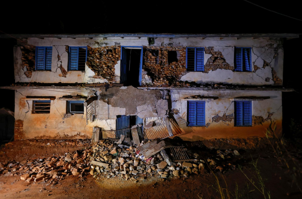 A view of a damaged school building after an earthquake at Khalanga in Jajarkot, Nepal November 4, 2023. REUTERS/Navesh Chitrakar SNÍMKA: Navesh Chitrakar