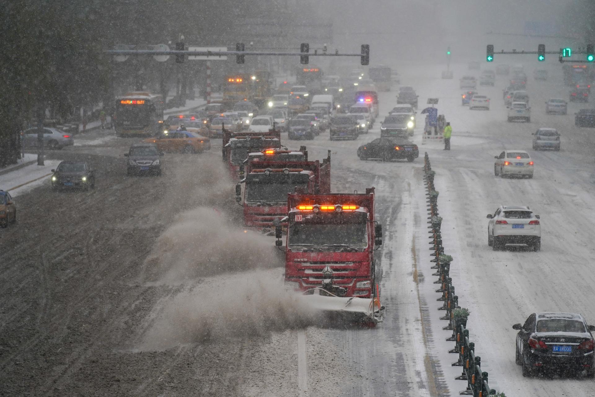 Severovýchod Číny zasiahla snehová víchrica, zrušili lety a zatvorili školy