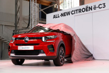 Úplne nový model Citroën ë-C3 bude po príchode na trh predstavovať najdostupnejší plnohodnotný elektromobil. Vyrábať sa pritom bude na Slovensku a príde aj ešte lacnejšia verzia.
