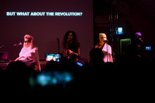 Ruská punková skupina Pussy Riot v koncertnej sále Shedhalle v Berlíne. FOTO: Reuters