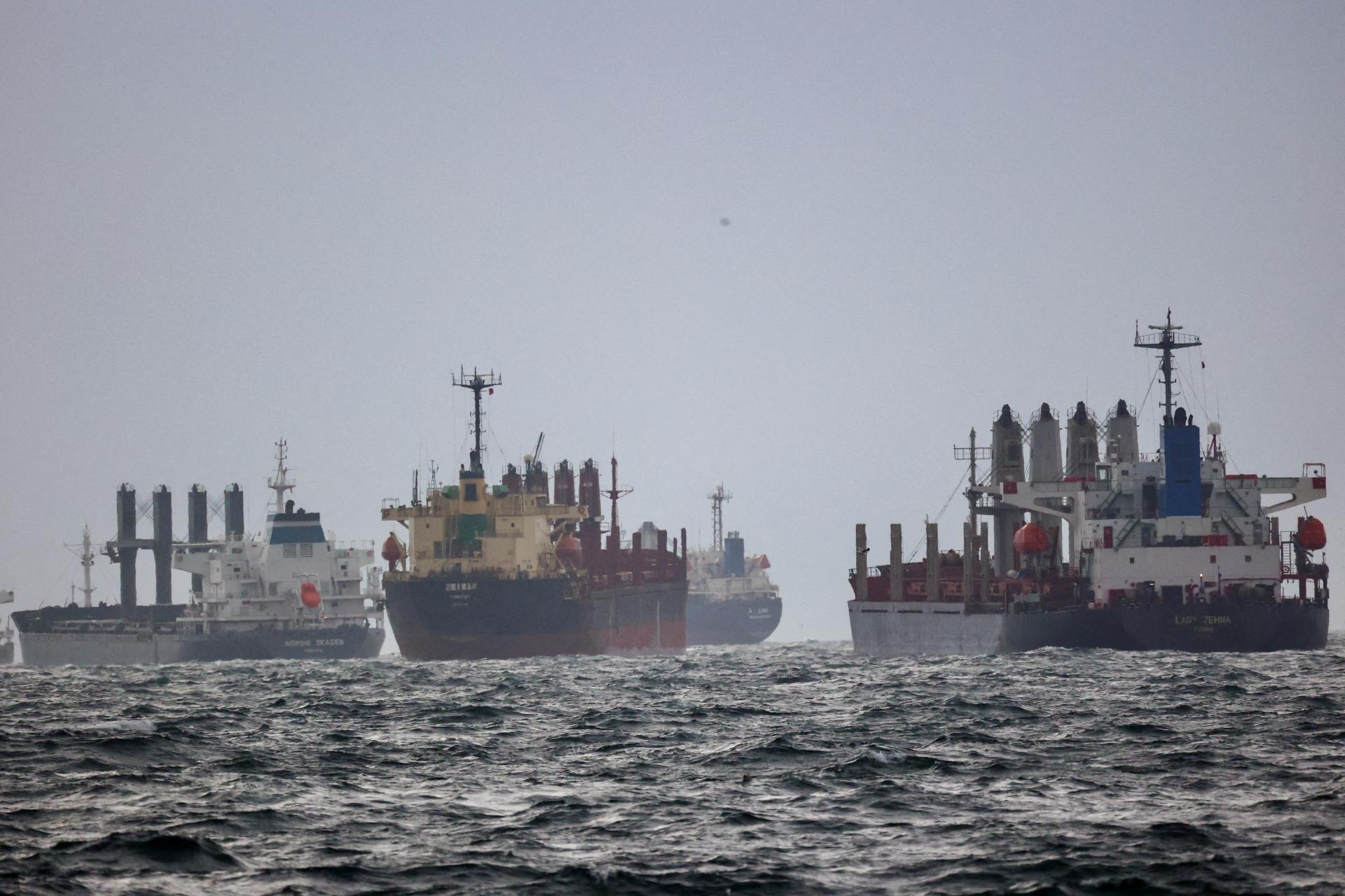 Rusko podľa Ukrajiny zasiahlo v čiernomorskom prístave civilnú loď, zomrel lodivod