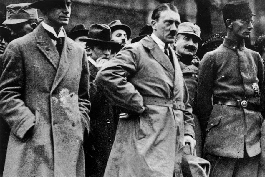 Quand Hitler a tenté pour la première fois de prendre le pouvoir.  La tentative de coup d’État n’a pas réussi, il aurait même pu perdre la vie