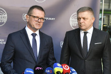 Vľavo podpredseda vlády pre Plán obnovy a odolnosti a využívanie eurofondov Peter Kmec. FOTO: TASR/Pavel Neubauer