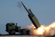 Raketomet HIMARS. SN&Iacute;MKA: Wikipedia/U.S. Army