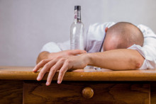 Štúdie sa zúčastnilo 88 ľudí s poruchou spojenej s užívaním alkoholu