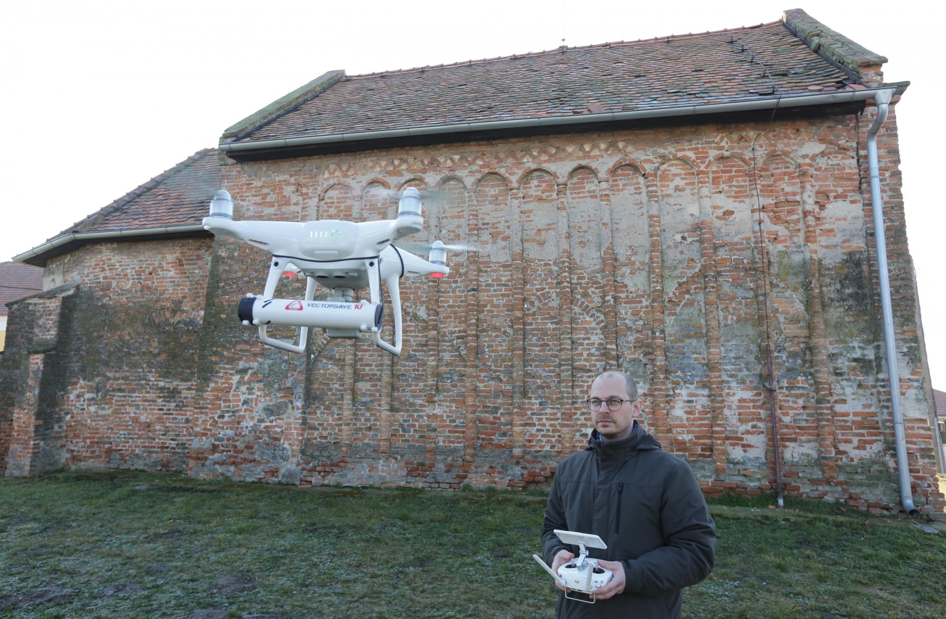 Alarmujúce konštatovania kontrolórov: Tisíce dronov nad našimi hlavami predstavujú bezpečnostné riziko