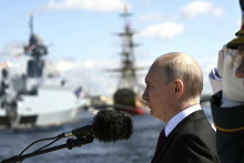 Vladimir Putin počas Dňa ruského námorníctva v Petrohrade. FOTO: Profimedia
