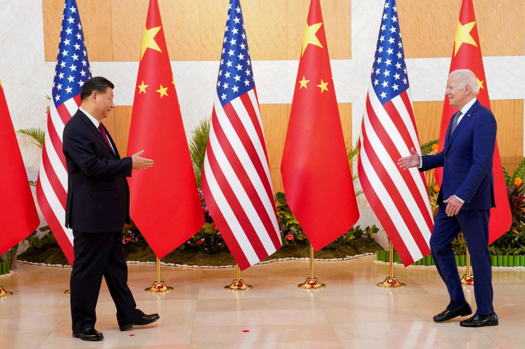 Americký prezident Joe Biden sa stretáva s čínskym prezidentom Si Ťin-pchingom na okraji summitu lídrov G20 na Bali v roku 2022. FOTO: Reuters