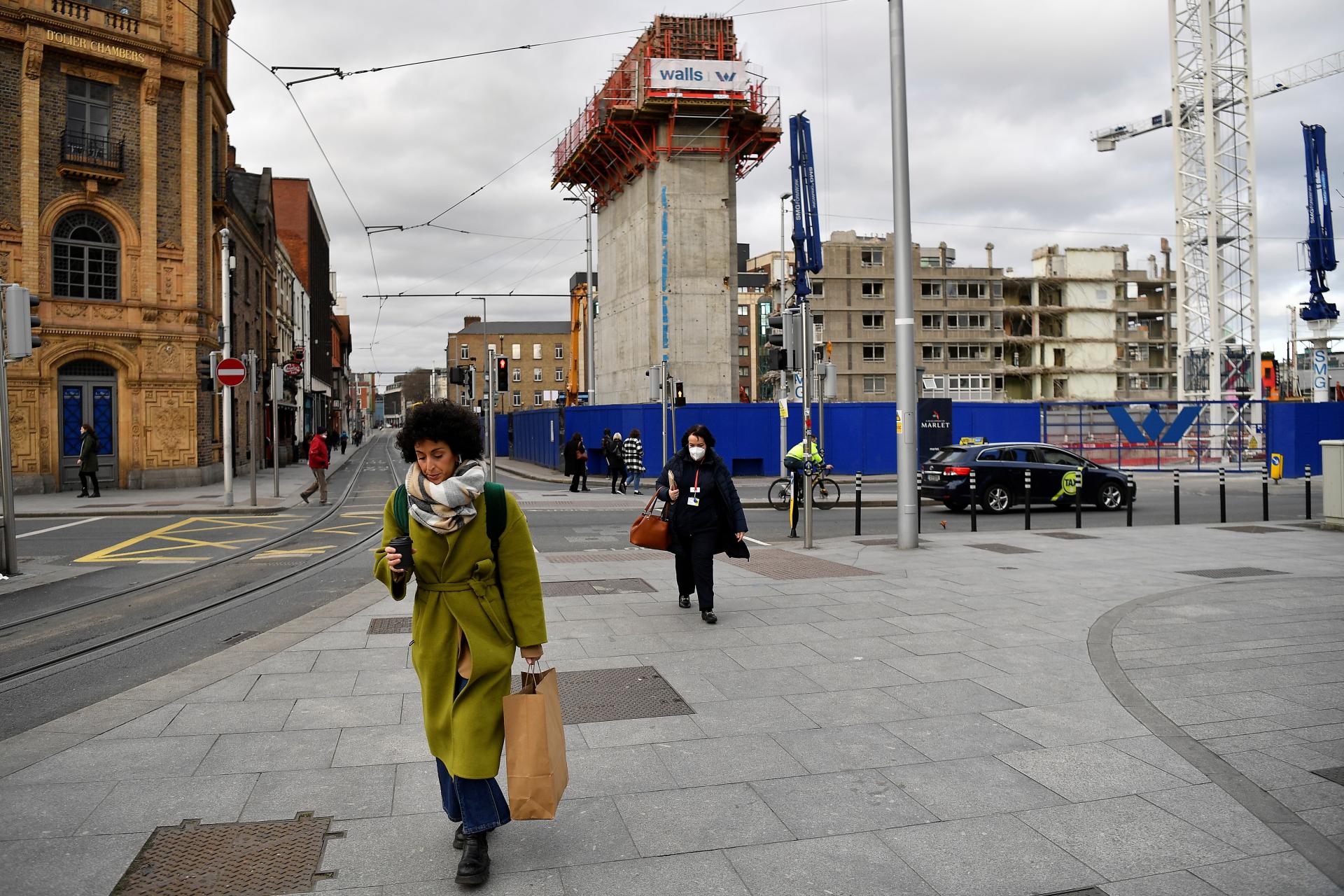 Aktivita v írskom stavebníctve zrýchlila tempo poklesu, zhoršila sa oblasť bytovej výstavby