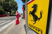 Logo spoločnosti Ferrari. FOTO: Reuters